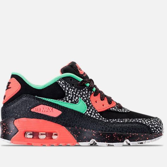 Nike Shoes - Nike Air Max 90
